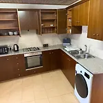 Town House, 10m From Chabad Lubavitch