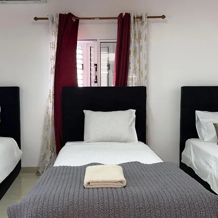 Town House, 10m From Chabad Lubavitch Holiday home