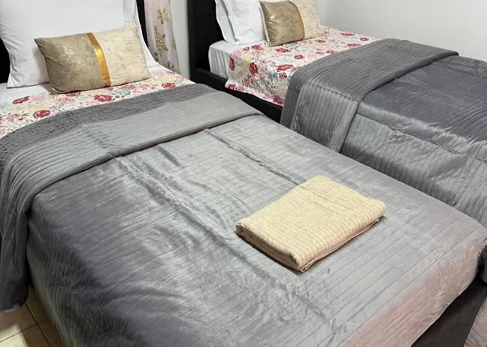 Town House, 10m From Chabad Lubavitch Vakantiehuis